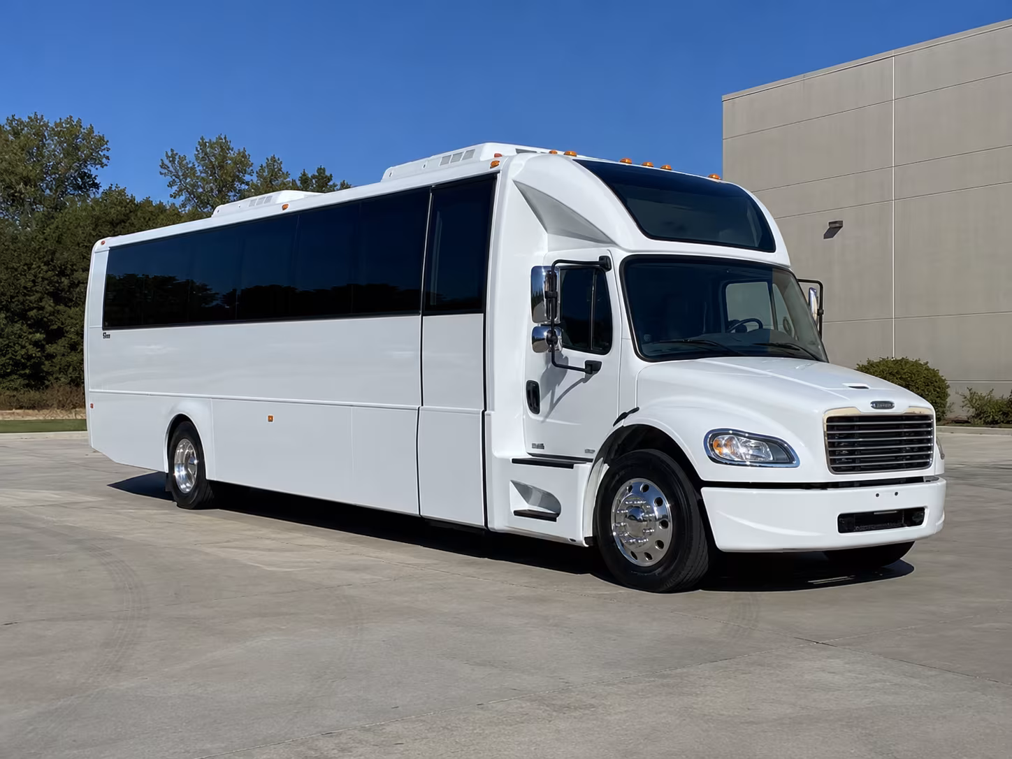 cleveland 28 passenger party bus