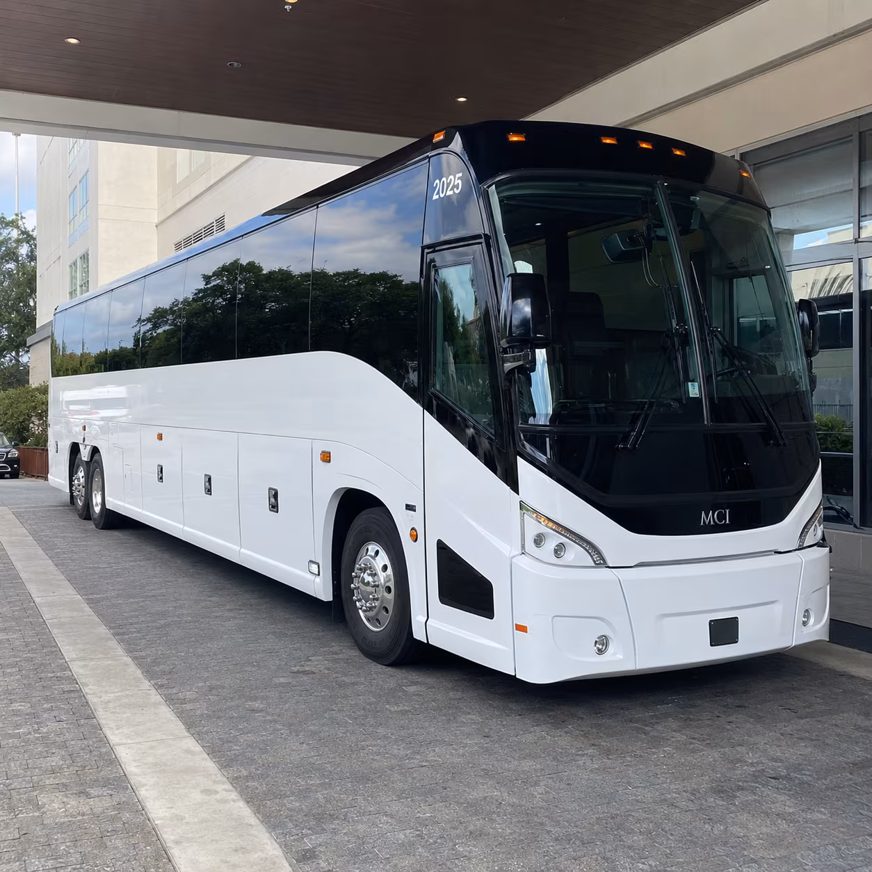 cleveland 54 passenger charter bus